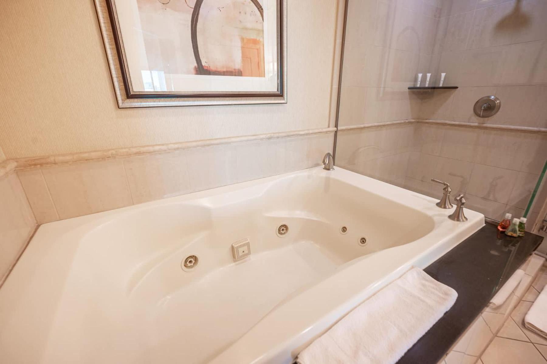 No Resort Fee Strip View Suite + Free Valet + Pool 拉斯维加斯 外观 照片