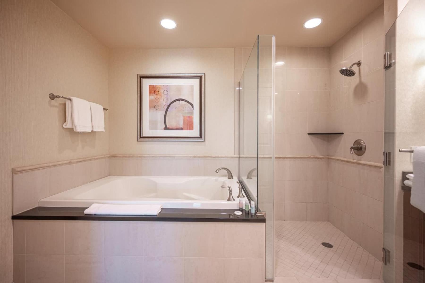 No Resort Fee Strip View Suite + Free Valet + Pool 拉斯维加斯 外观 照片