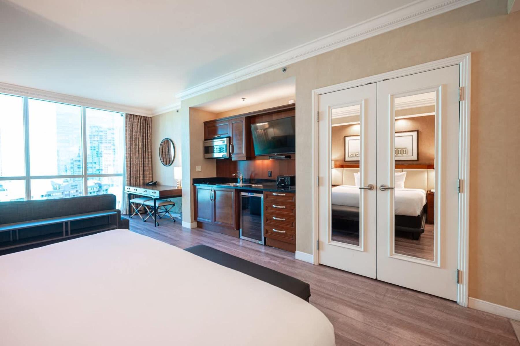 No Resort Fee Strip View Suite + Free Valet + Pool 拉斯维加斯 外观 照片